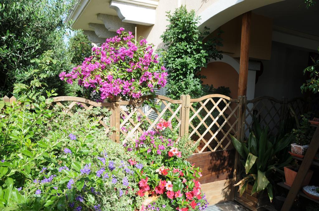 Taverna Derosas Apartment Golfo Aranci Exterior foto