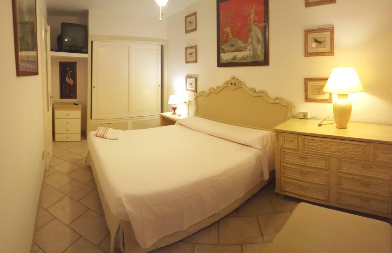 Taverna Derosas Apartment Golfo Aranci Exterior foto